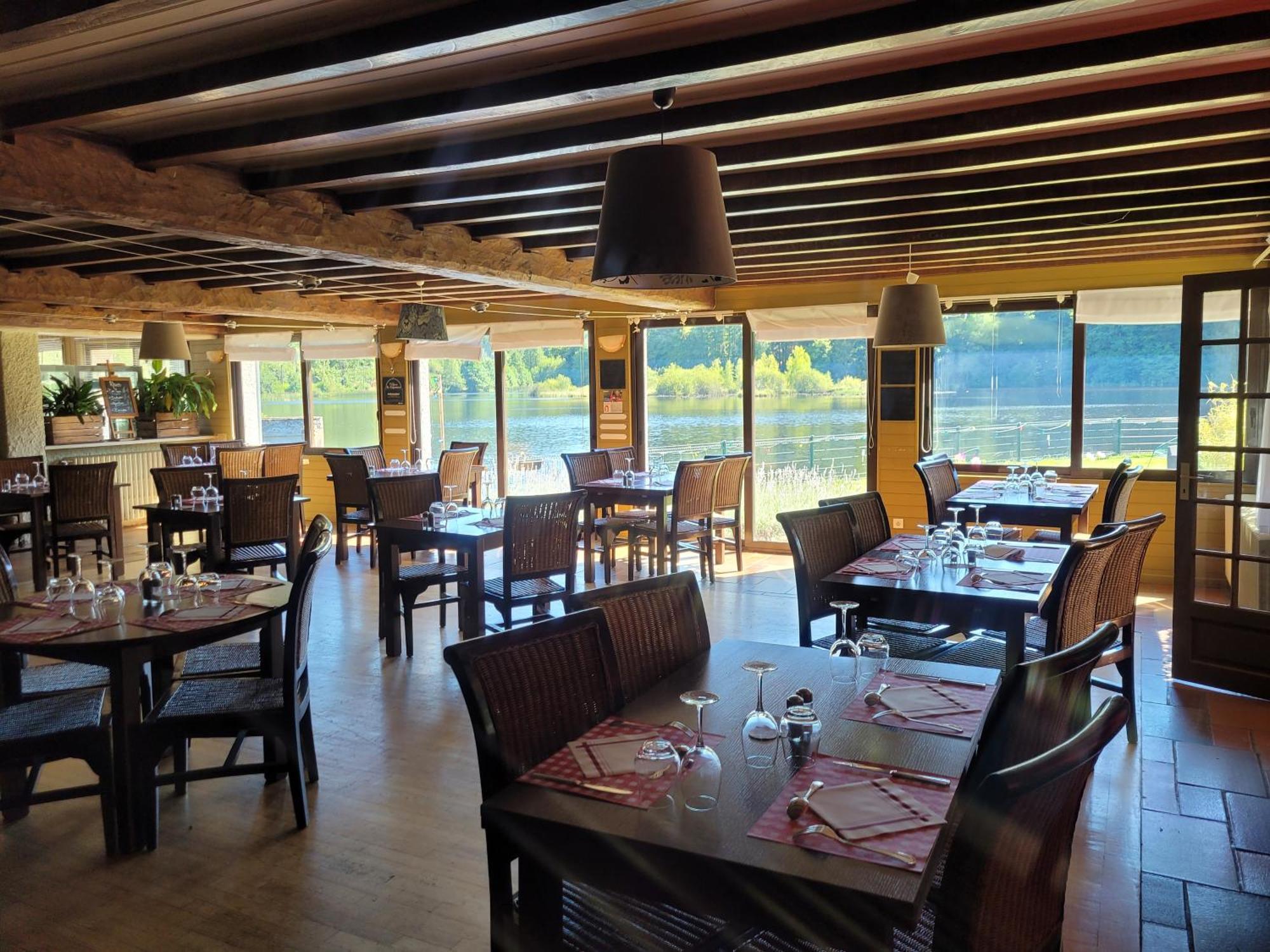 Le Lac Des Moines Condat  Zewnętrze zdjęcie