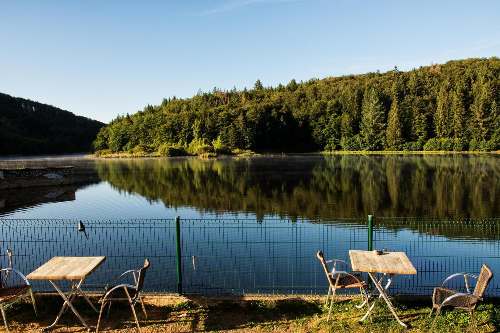 Le Lac Des Moines Condat  Zewnętrze zdjęcie