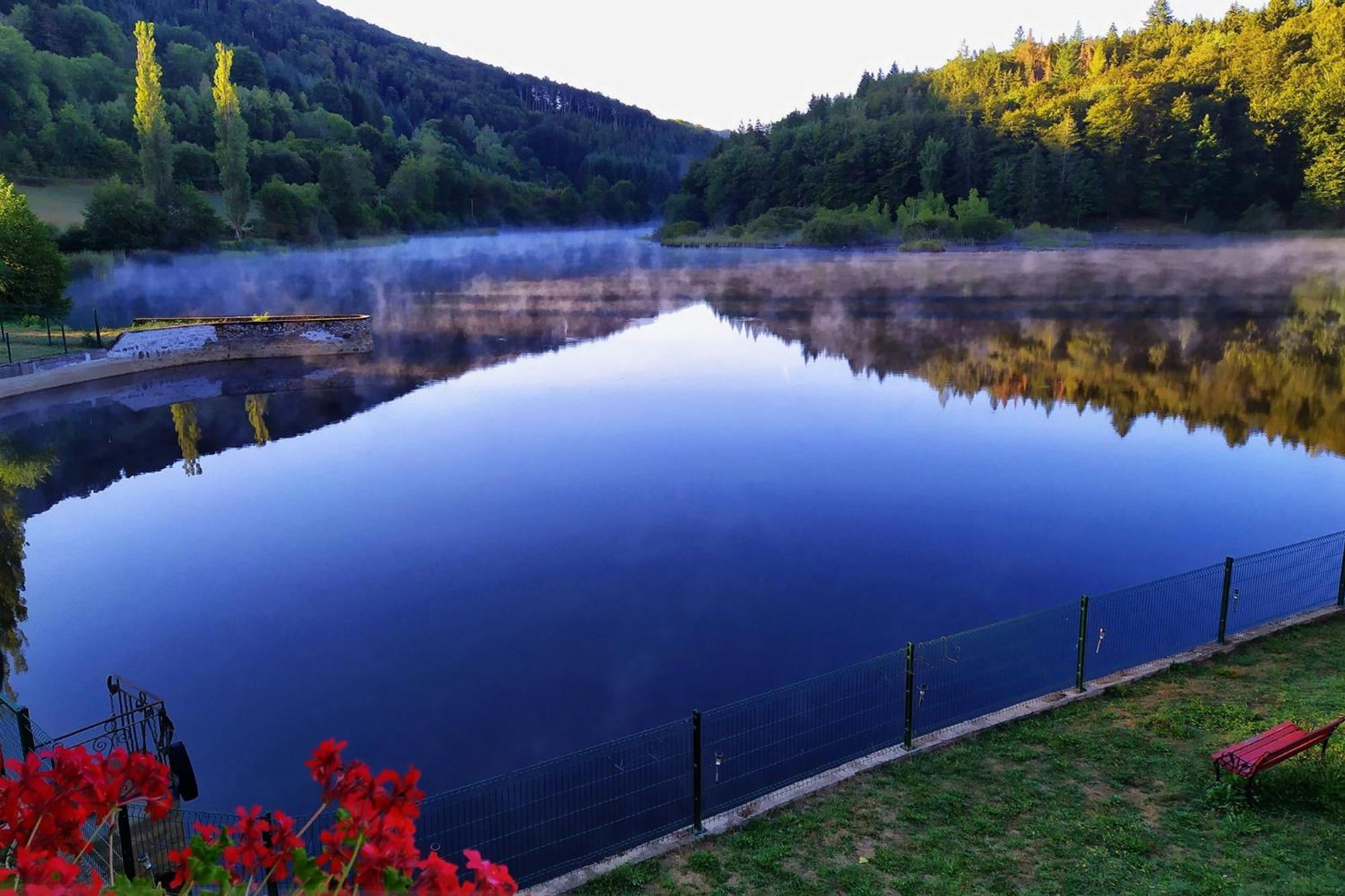 Le Lac Des Moines Condat  Zewnętrze zdjęcie