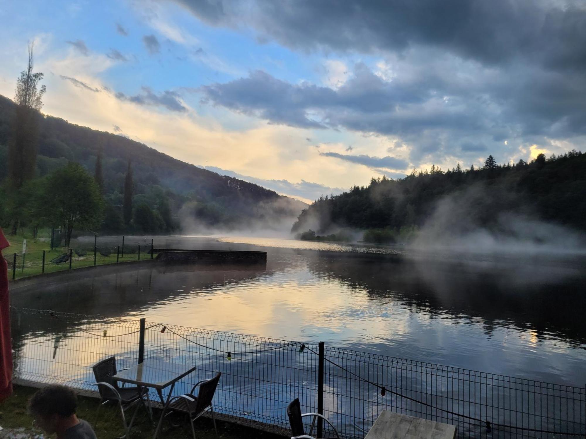 Le Lac Des Moines Condat  Zewnętrze zdjęcie